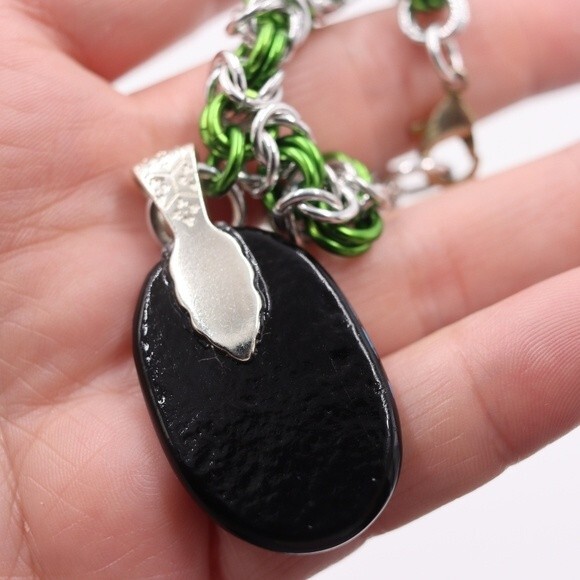 Handmade Woven Chain Maille Green & Silver Pendant Bracelet - Picture 5 of 7